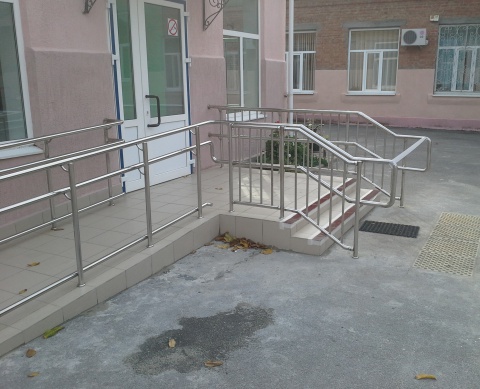 Пандус для людей с ограничеными возможностями